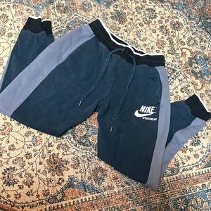 Selling my navy and light blue vintage looking Nike joggers!